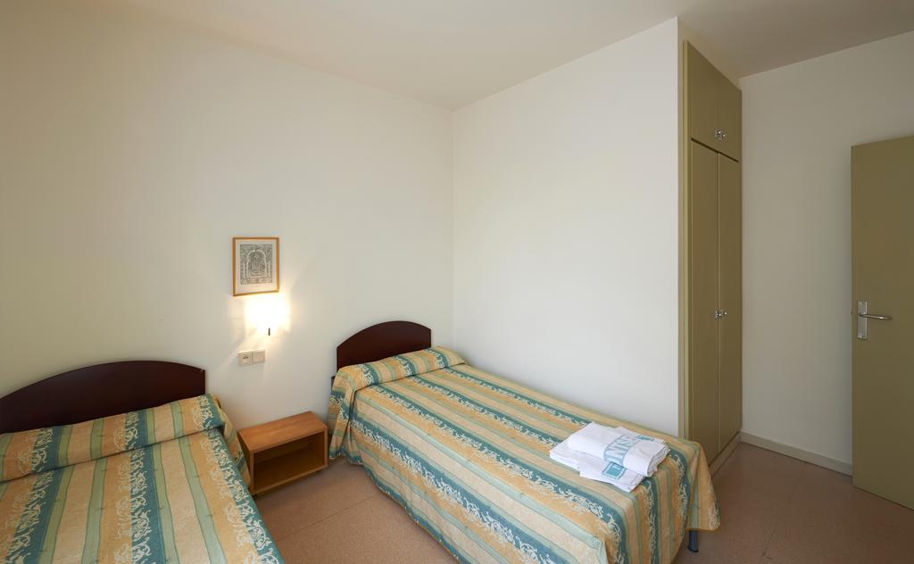 Apartamentos Montserrat Abat Marcet Quarto foto